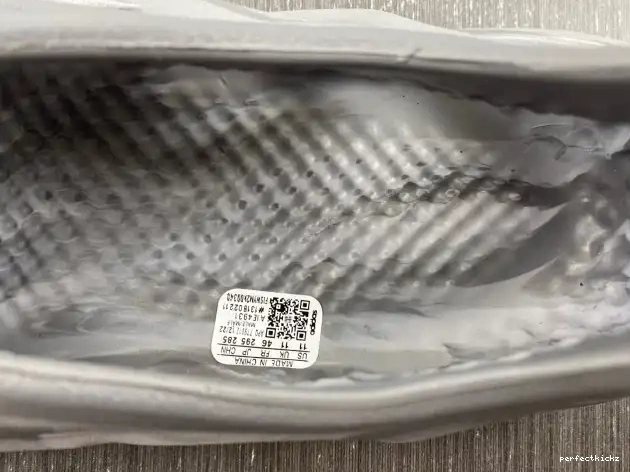 Granite IE4931 MX Foam Yeezy RNR Adidas 0702